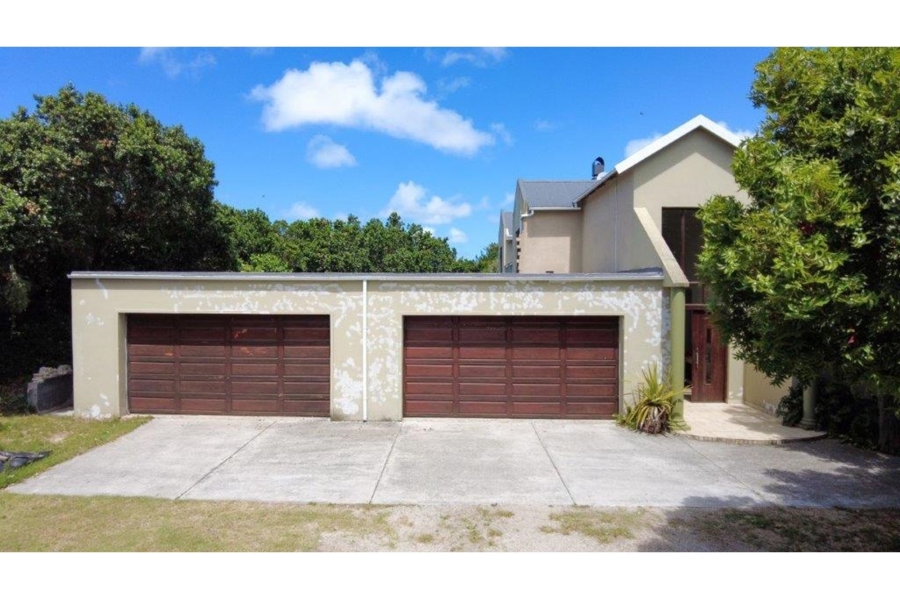 6 Bedroom Property for Sale in Lovemore Park Eastern Cape